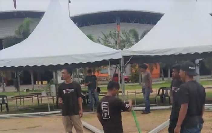 Para petugas membuat persiapan untuk Karnival KASA) 2022 @ Kubang Kerian Sejahtera.