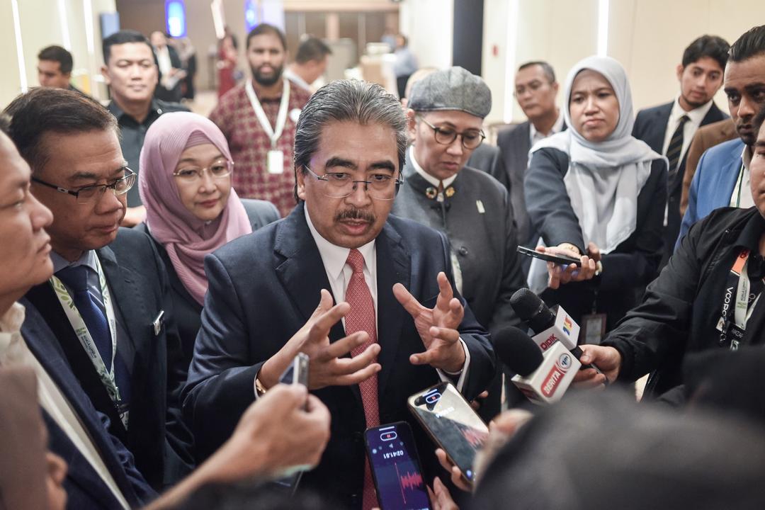 Menteri Perladangan dan Komoditi, Datuk Seri Johari ketika di Sidang Kemuncak Kelestarian Kuala Lumpur (KLSS) 2025 di Pusat Konvensyen Kuala Lumpur (KLCC) hari ini. / M. FIRDAUS M. JOHARI