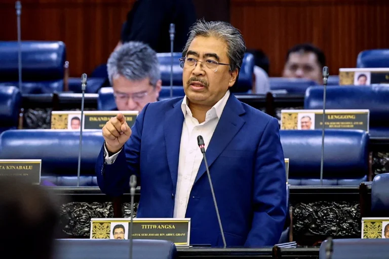 Malaysia recorded RM7.88 billion in green investment generation in 2024, together with the creation of more than 2,000 green jobs, Natural Resources and Environmental Sustainability Minister Datuk Seri Johari Abdul Ghani said. - Bernama pic